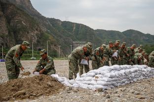 多特半场0-0巴黎数据对比：射门6-9，预期进球0.66-2.06